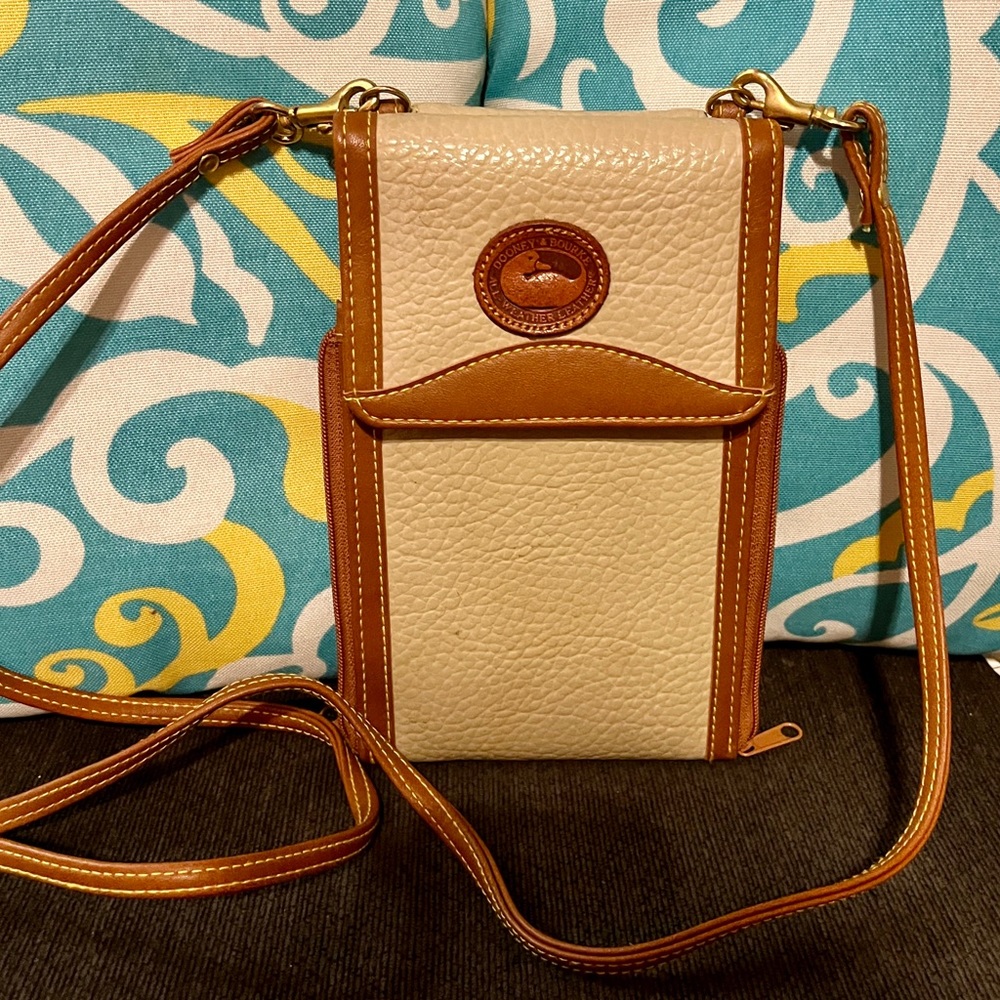 Dooney & Bourke Crossbody EUC Cute As Can Be!!! Ships Free